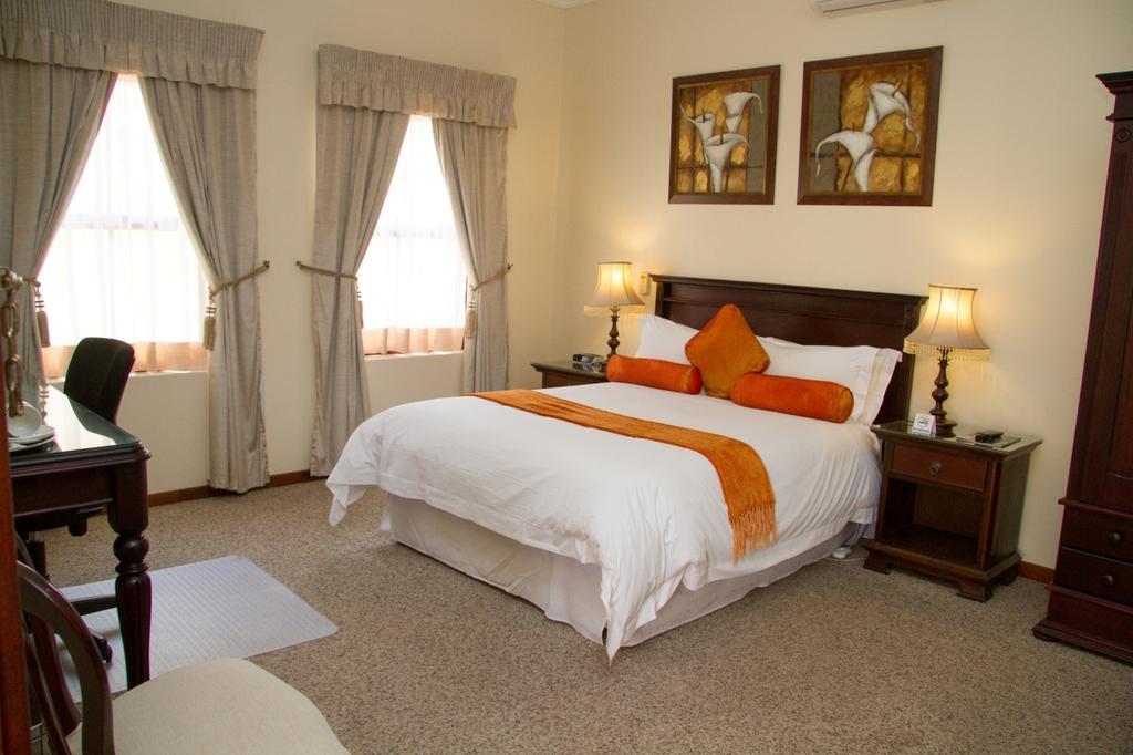 26 On Chamberlain Guest House كوينزتاون الغرفة الصورة